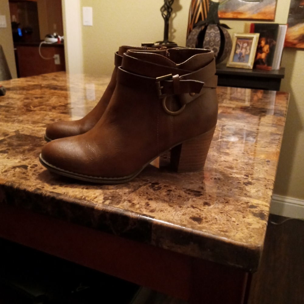 Brown leather Michael Shannon Booties